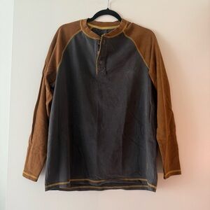 NWOT Men's Two-Tone Henley Shirt